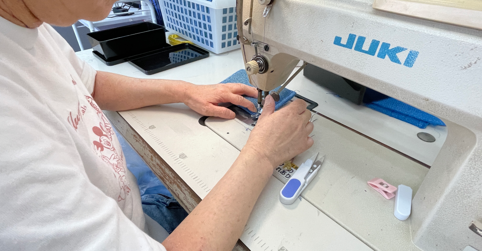 ミシン作業の写真